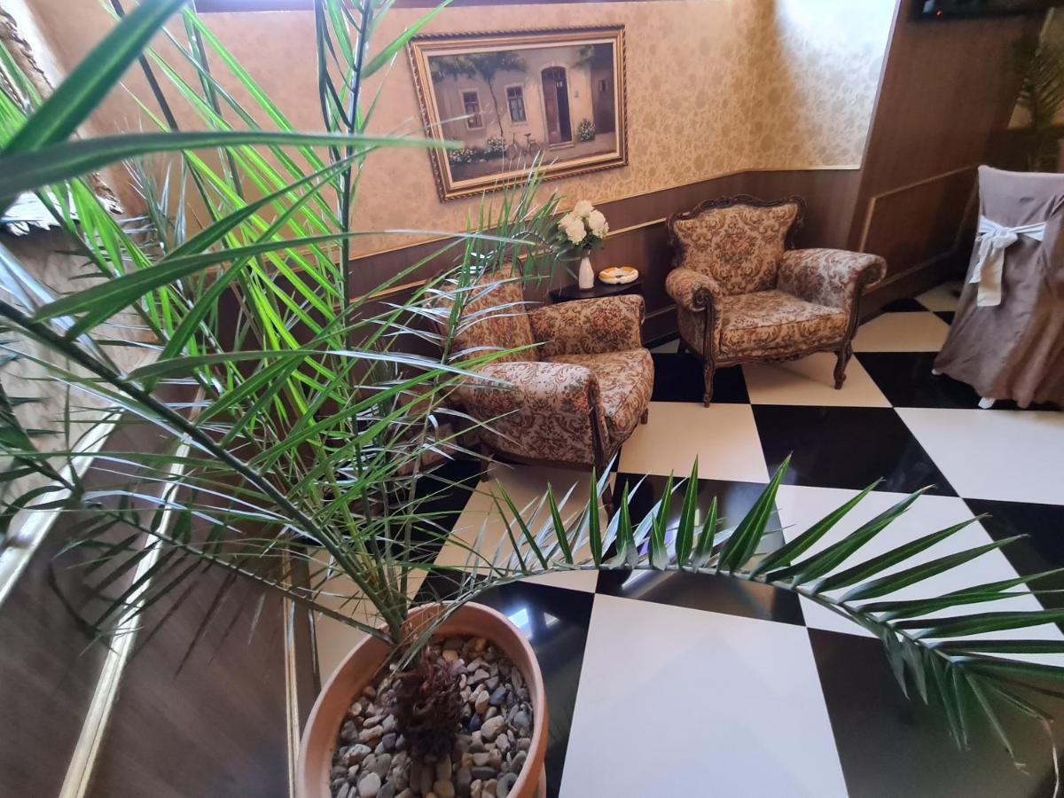 Garni Hotel & Spa Nicolo Kruševac エクステリア 写真