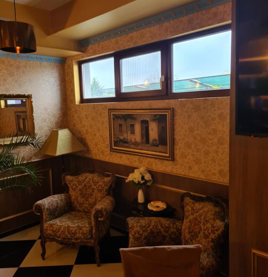 Garni Hotel & Spa Nicolo Kruševac エクステリア 写真